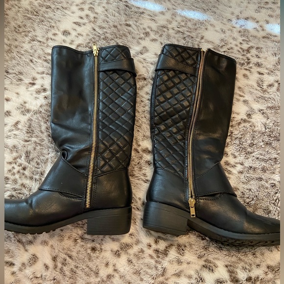 Black Boots 🖤 Size 6 - Picture 2 of 4